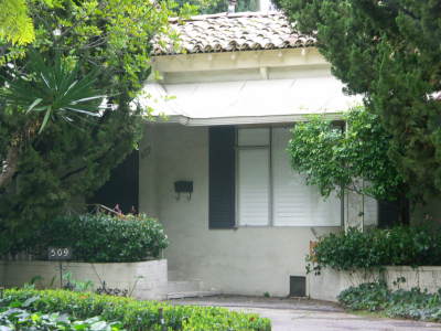 Front door to Lex' appartment on Alpine Drive